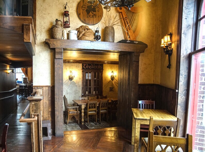 More Photos Of 105 S Cook St, Barrington Restaurant For Sale