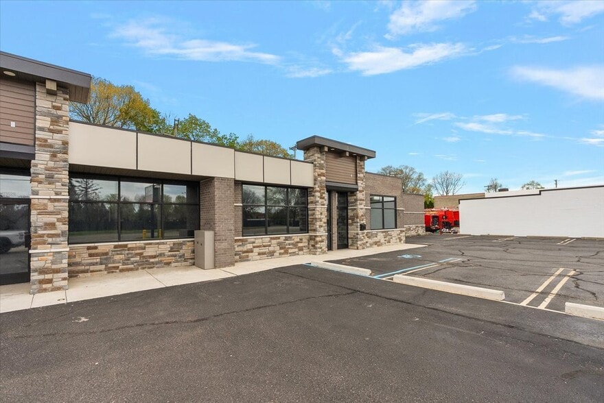 More Photos Of 33535-33537 7 Mile Rd, Livonia Freestanding For Lease