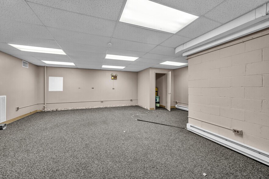 More Photos Of 159 Greenwood Ave, Bethel Bank For Sale