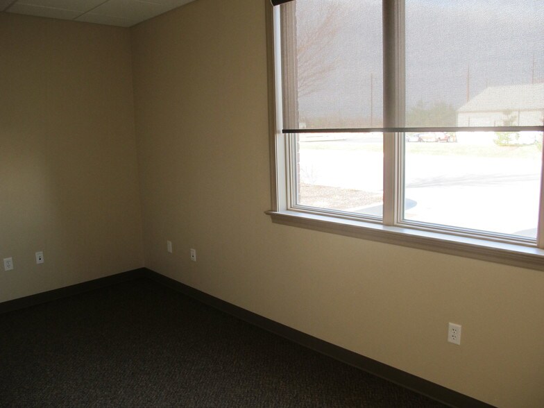 More Photos Of 960 E Main St, Mount Joy Office For Lease
