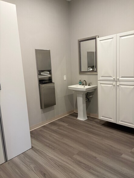 More Photos Of 16722 Hale Ave, Irvine Warehouse For Lease