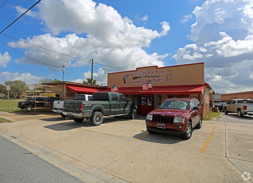 Primary Photo Of 324 S Main St, Wildwood Freestanding For Sale