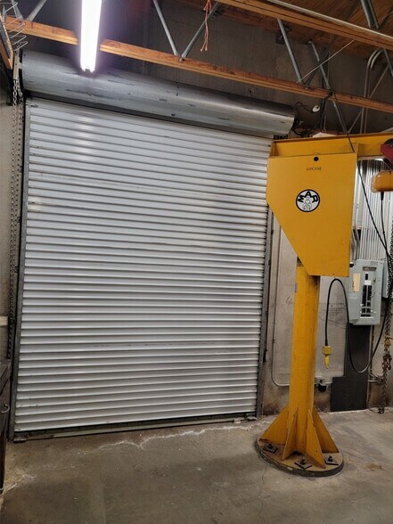 More Photos Of 532 Oregon Way, Longview Auto Repair For Lease