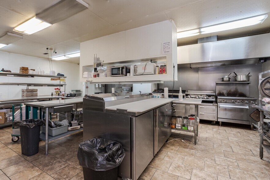 More Photos Of 119 N Lincoln St, Ransom Bar For Lease