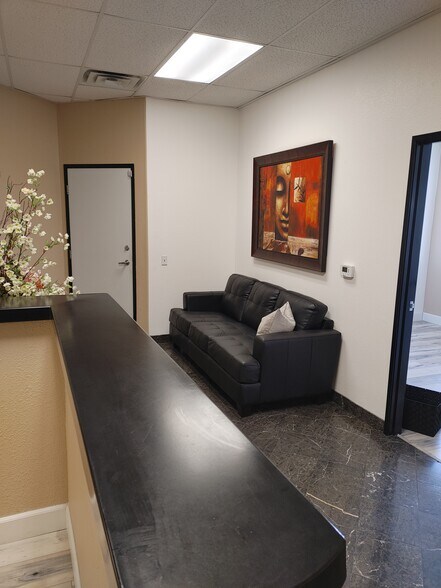 More Photos Of 8867 W Flamingo Rd, Las Vegas Office For Sale