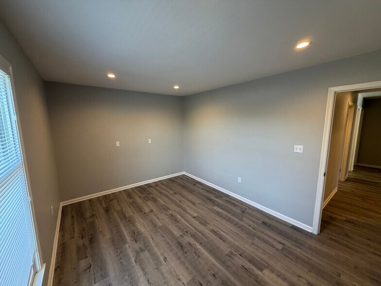 More Photos Of 404 Marvel Ct, Easton Office For Lease