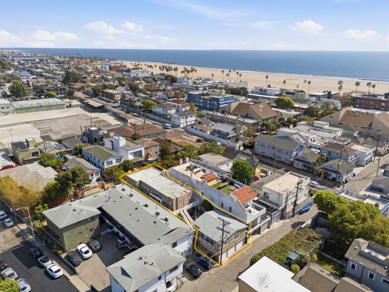 More Photos Of 117 Paloma Ave, Venice Apartments For Sale
