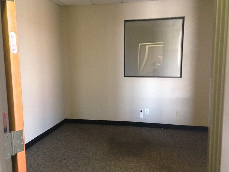 More Photos Of 1408 S Fretz Ave, Edmond Industrial For Sale
