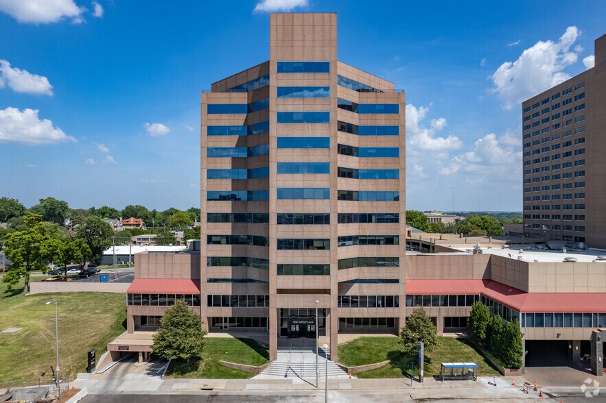 More Photos Of 4435 Main St, Kansas City Office For Sale