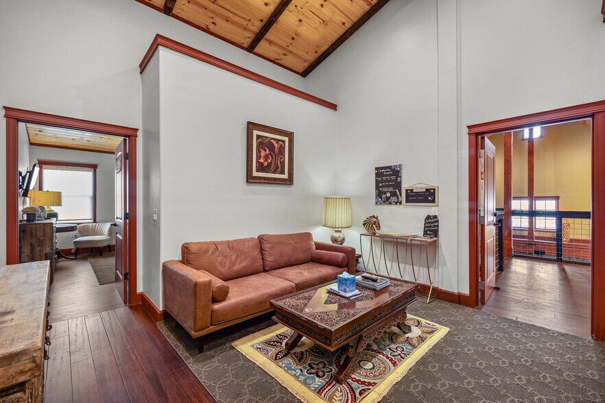 More Photos Of 111 W Bell St, Sequim Hotel For Sale