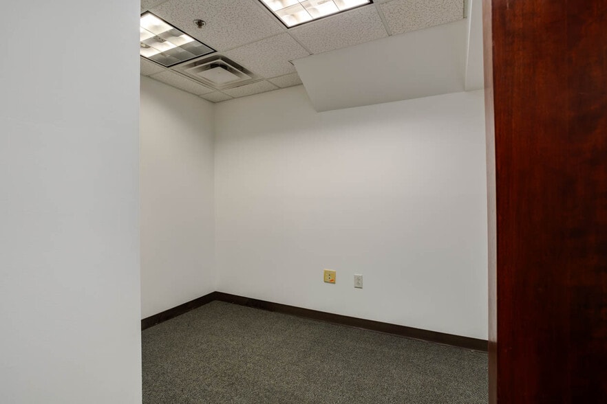 More Photos Of 1140 E Market St, Charlottesville Office For Lease