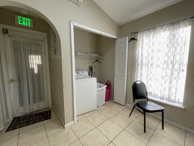 More Photos Of 185 Winding Cove Ave, Apopka Healthcare For Sale