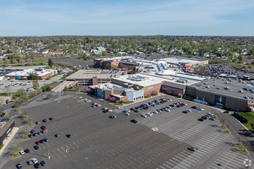 Primary Photo Of 2500 W Moreland Rd, Willow Grove Storefront For Lease