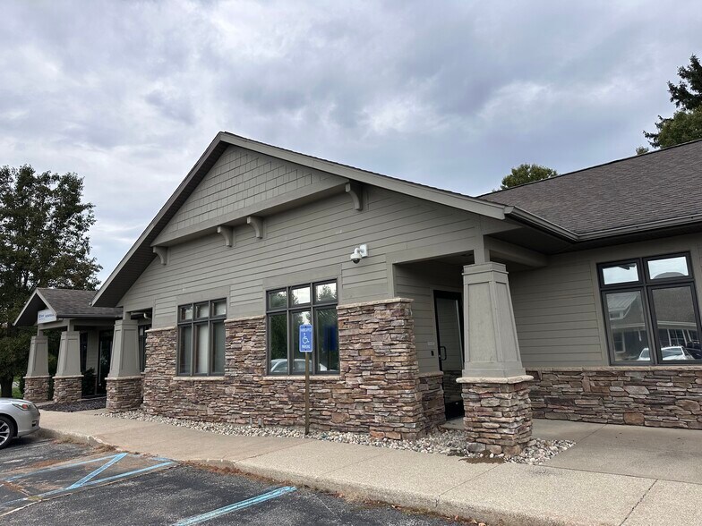 More Photos Of 6350 Jupiter NE, Belmont Office For Lease