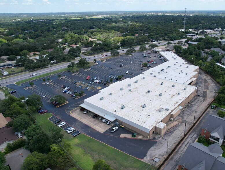 More Photos Of 2100 N Main St, Belton Restaurant For Lease