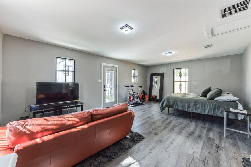 More Photos Of 6111 Atwood St, Austin Multifamily For Sale