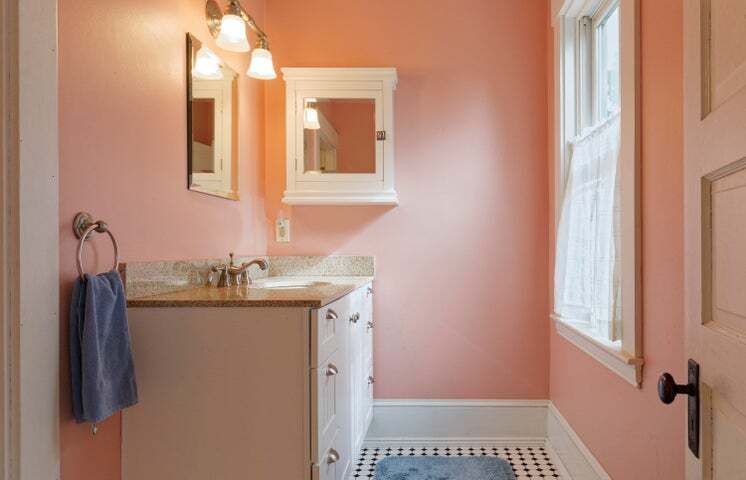 More Photos Of 11 Holbrook St, Freeport Hospitality For Sale