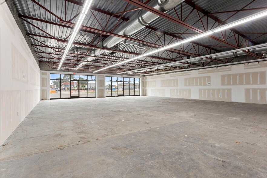 More Photos Of 16775-16777 E 13 Mile Rd, Fraser Unknown For Lease