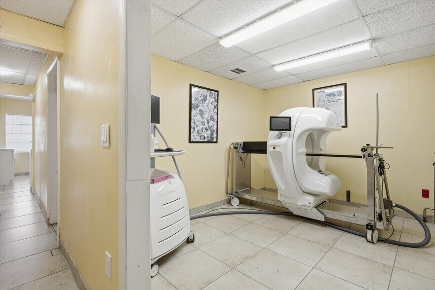More Photos Of 3240 NW 7th St, Miami Office For Sale