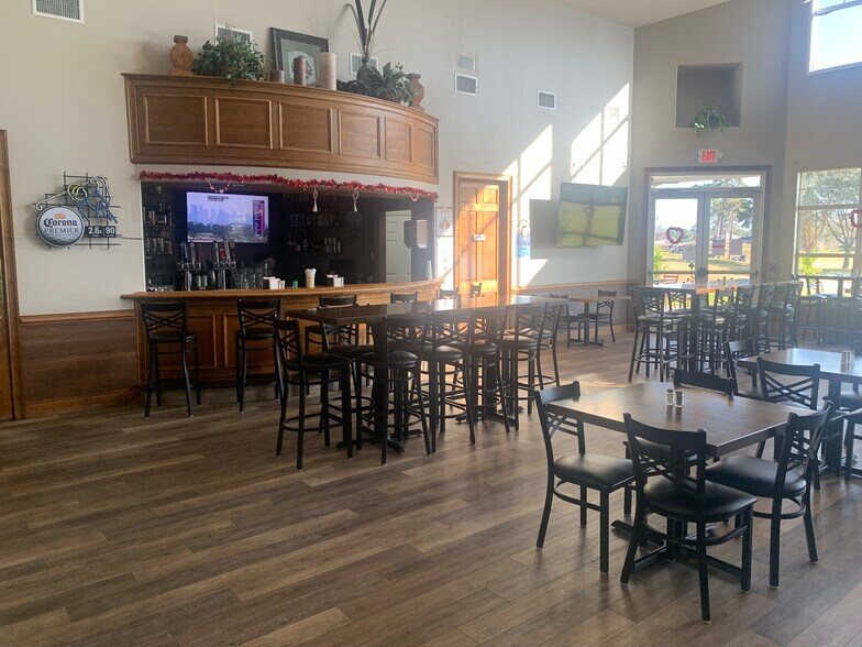 More Photos Of 4100 Carter Creek Dr, Avon Park Sports And Entertainment For Sale