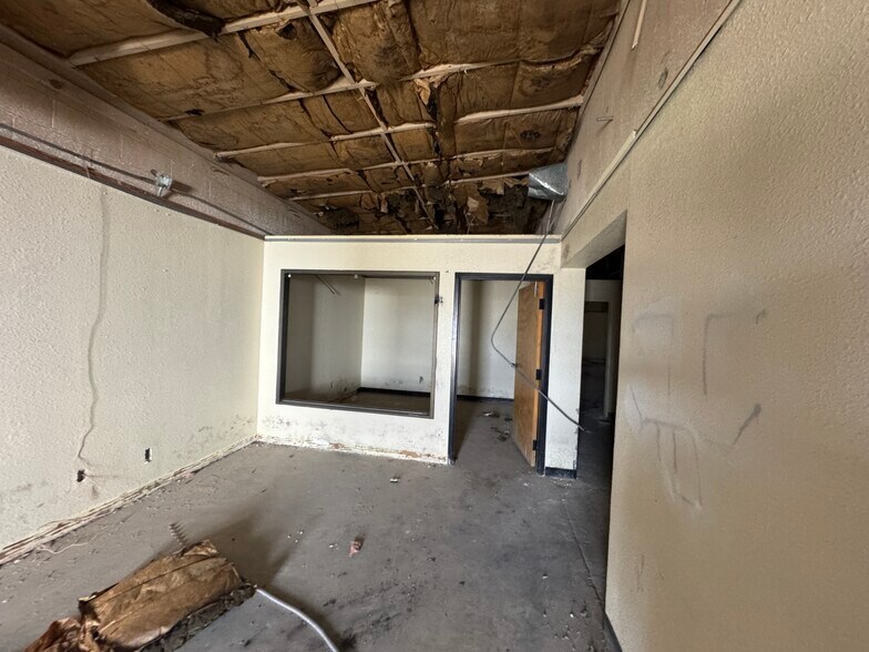 More Photos Of 1411-1415 N Norma St, Ridgecrest Office For Sale