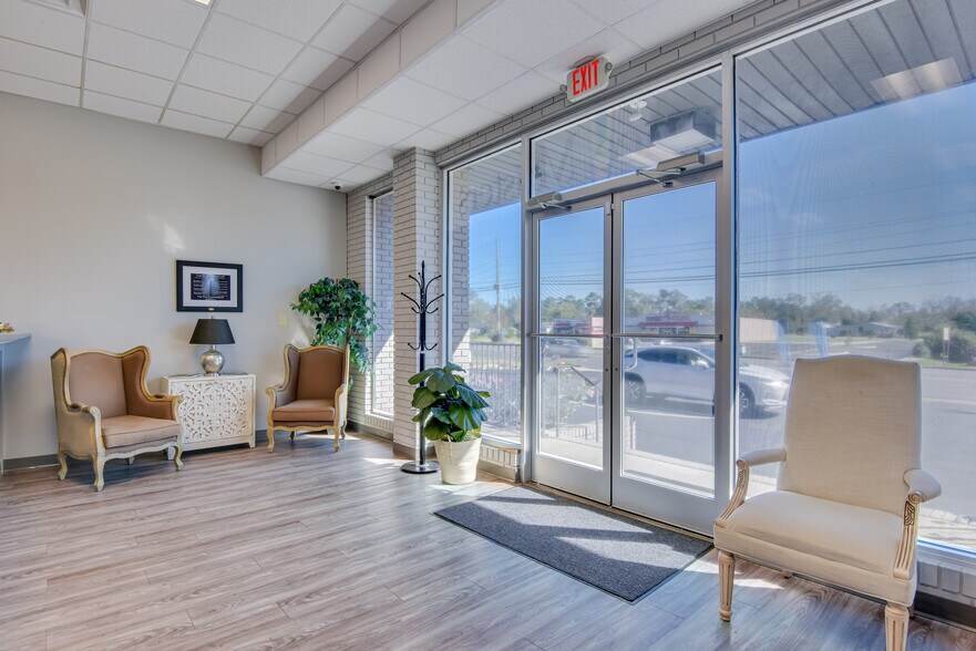 More Photos Of 332 Edgefield Rd, Belvedere Office Residential For Sale