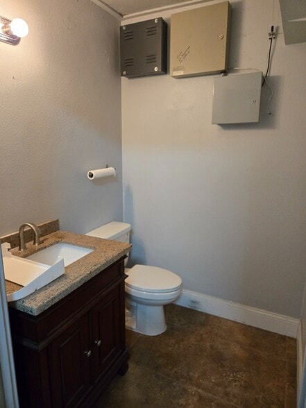 More Photos Of 73320 El Paseo, Palm Desert Storefront Retail Office For Lease
