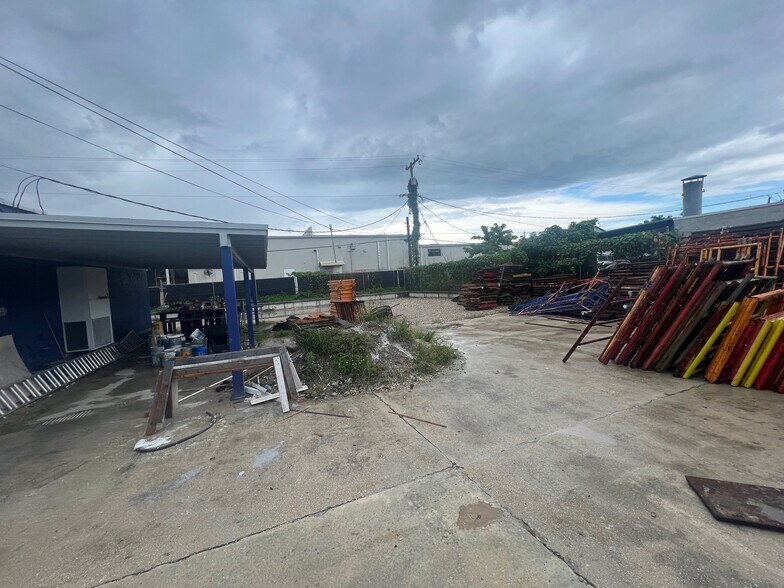 More Photos Of 2070 Scott Ave, West Palm Beach Research And Development For Lease