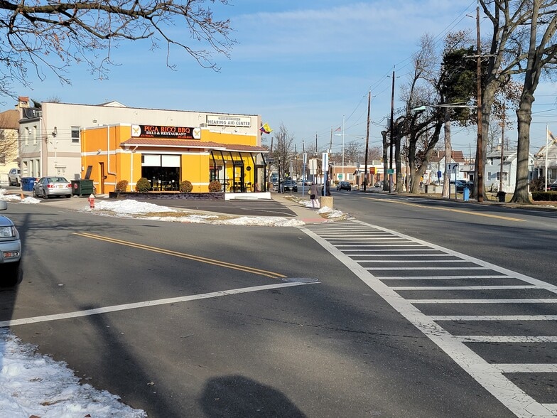 Primary Photo Of 673 Main St, Hackensack Restaurant For Lease