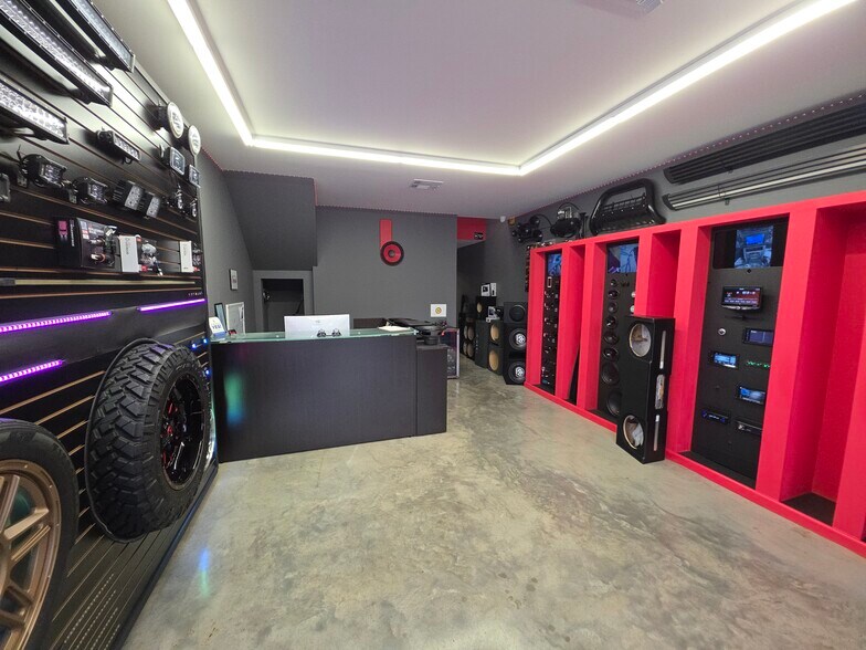 More Photos Of 6611 FM 1464, Richmond General Retail For Sale