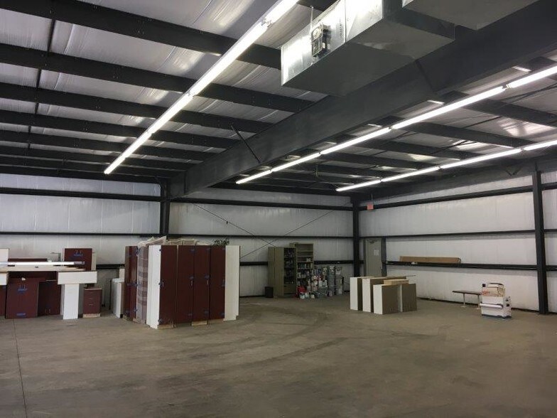 More Photos Of 4314 7th St, Moline Warehouse For Sale