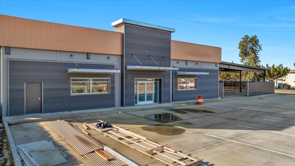 Primary Photo Of 10417 W Goshen Ave, Visalia Warehouse For Sale