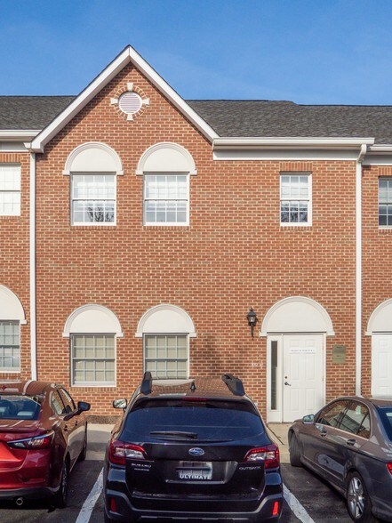 More Photos Of 722 Grant St, Herndon Medical For Sale