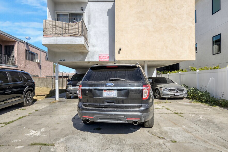 More Photos Of 5447 Blackwelder St, Los Angeles Apartments For Sale