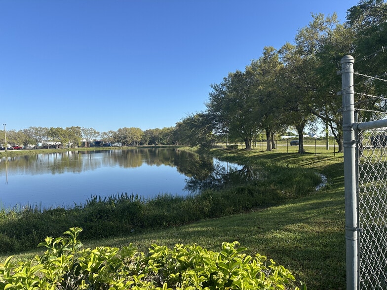 More Photos Of 625 66th Ave SW, Vero Beach Manufacturing For Sale