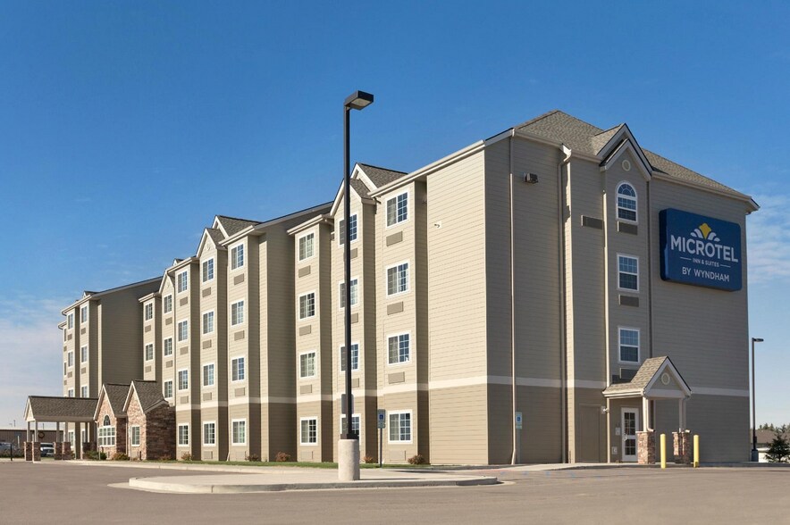 Primary Photo Of 414 37th Ave SW, Minot Hotel For Sale
