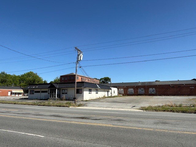 More Photos Of 1569 W English Rd, Thomasville Restaurant For Sale