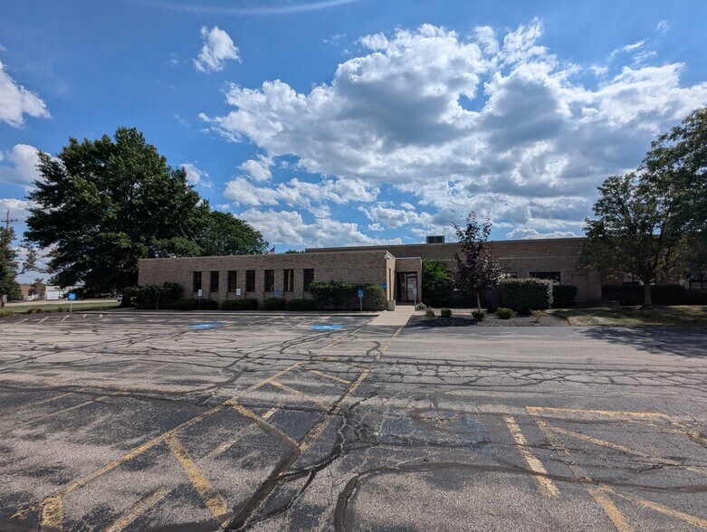 More Photos Of 6262 Cochran Rd, Solon Flex For Sale