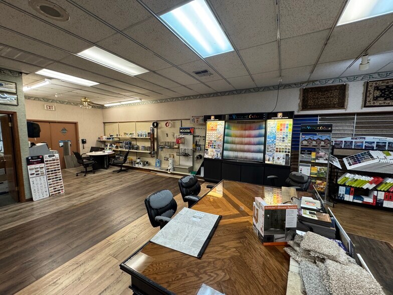 More Photos Of 1900 Crockett Rd, Palestine Storefront For Sale