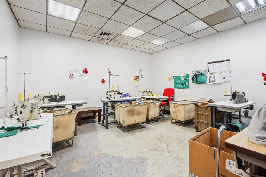 More Photos Of 4205-4215 Lawndale Ave, Lyons Manufacturing For Sale