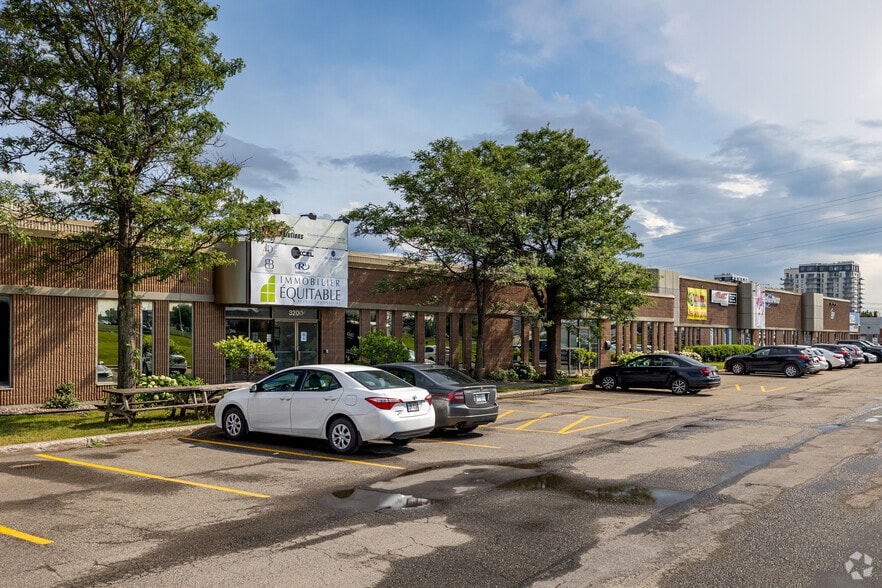 More Photos Of 3200-3240 Aut Laval W, Laval Distribution For Lease