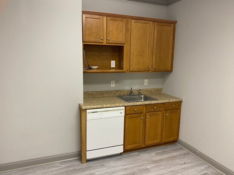 More Photos Of 6817 Southpoint Pky, Jacksonville Loft Creative Space For Lease