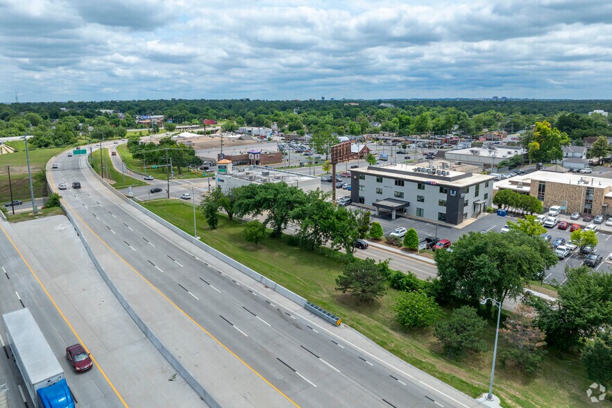 More Photos Of 2300 E 14th St, Tulsa Office For Lease
