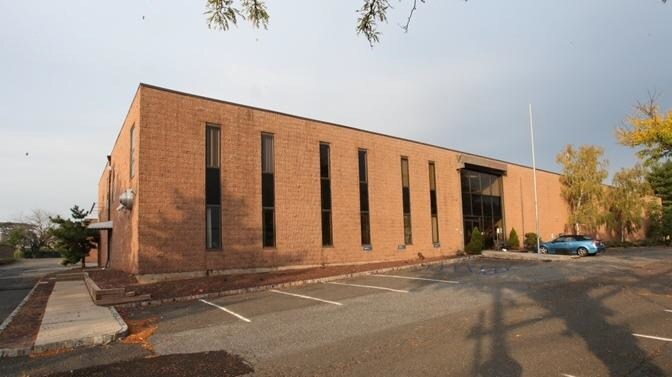 More Photos Of 26 Papetti Plz, Elizabeth Warehouse For Lease