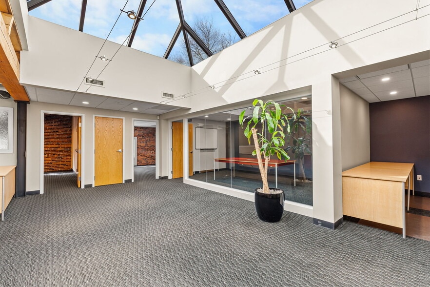 More Photos Of 1 Harris St, Newburyport Medical For Sale