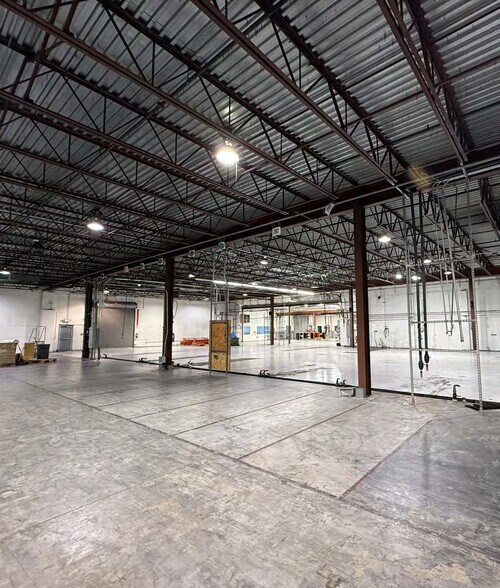 More Photos Of 2050 Sunnydale Blvd W, Clearwater Manufacturing For Sale