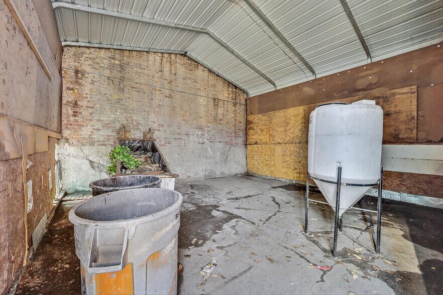 More Photos Of 3693-3705 W Grand Ave, Chicago Warehouse For Sale