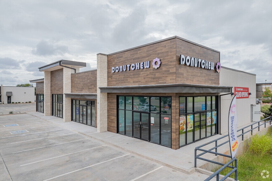 Primary Photo Of 13200 N Pennsylvania Ave, Oklahoma City General Retail For Lease