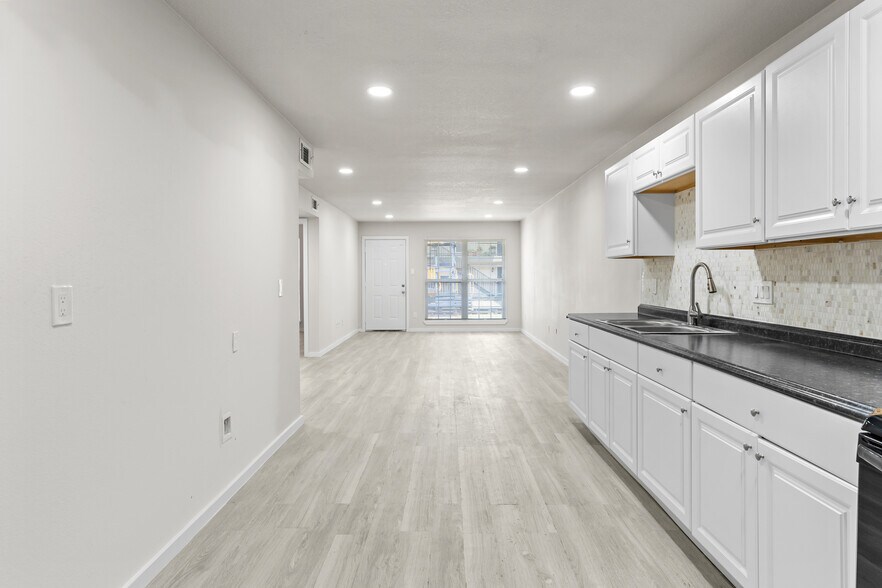 More Photos Of 8330 Carvel Ln, Houston Apartments For Sale