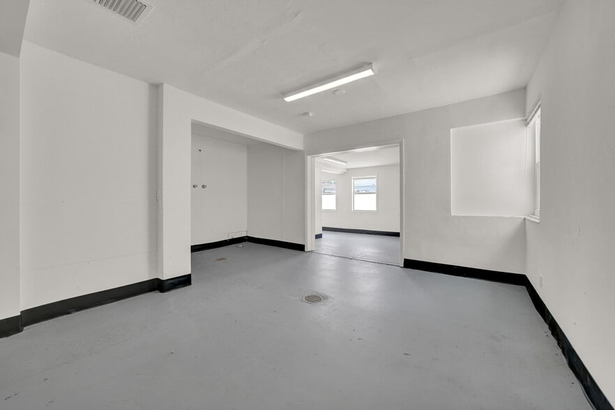 More Photos Of 311 E Commercial Blvd, Oakland Park Freestanding For Sale